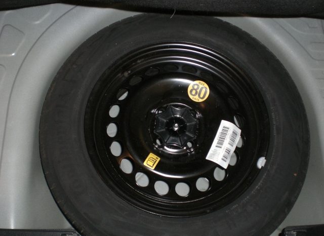 CIMG9006-640x466 Opel Corsa 1.2 5 porte  120° anniversario BICOLORE (ADATTA PER NEOPATENTATI)